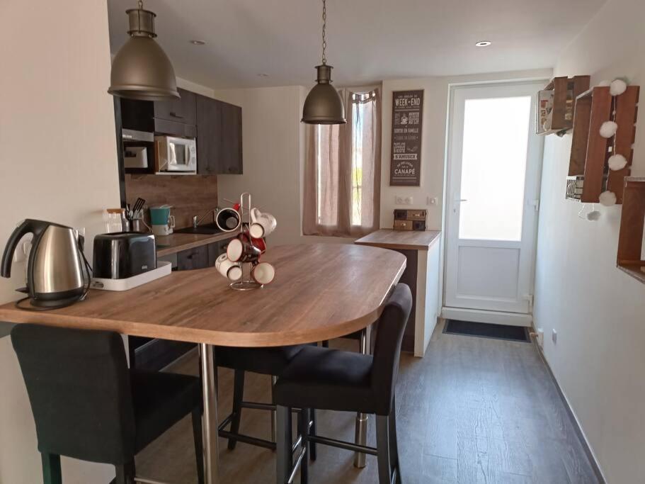 Petite Maison De *